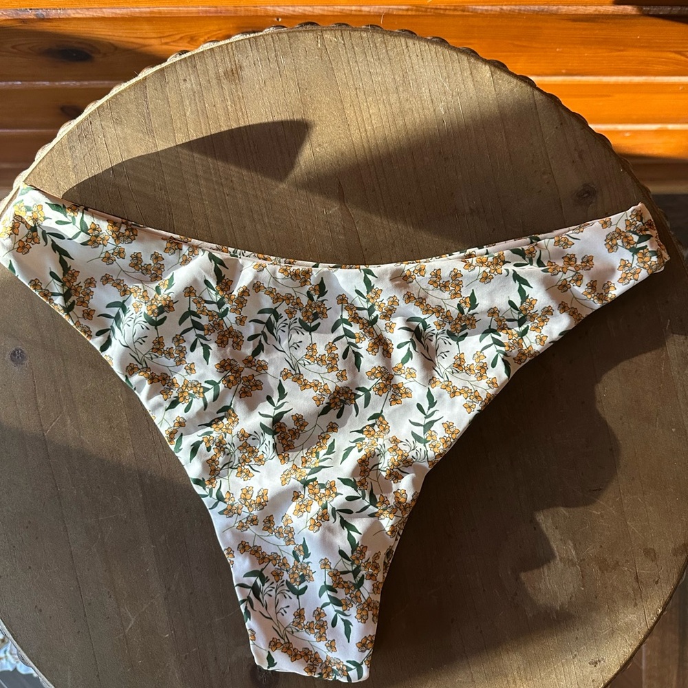 Floral Ruffle Bikini Set - Picture 4 of 4